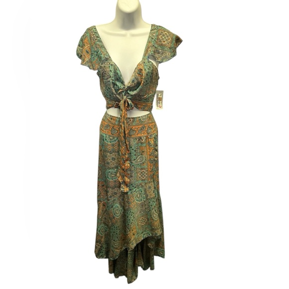 India Boutique Dresses & Skirts - NWT.  S/M Skirt and Top Set by India Boutique 12754. CL/GR 04